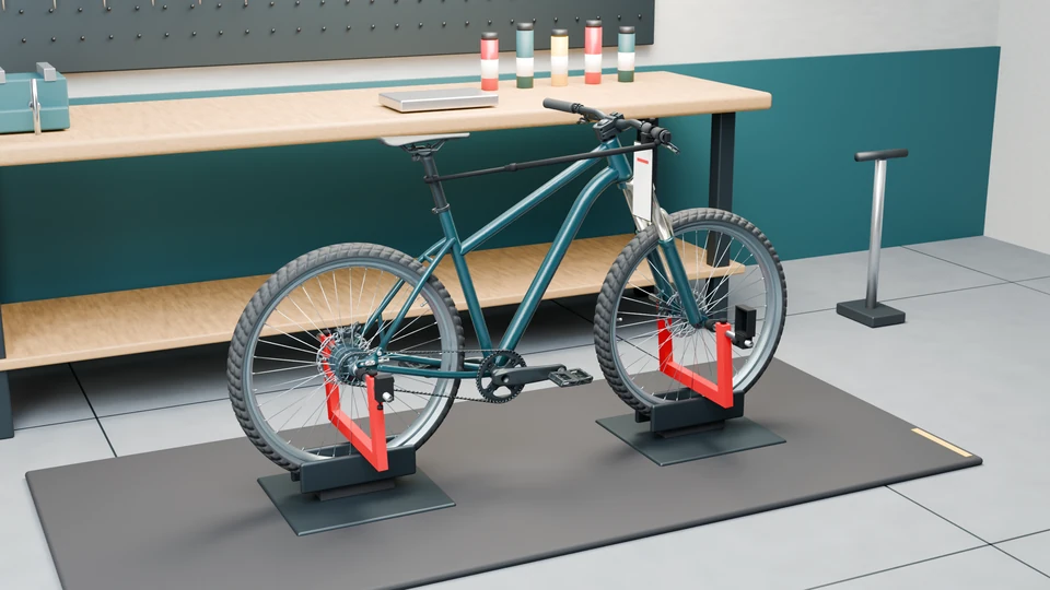 Fahrrad mit montierten roten Fahrfix-Messbügeln in einer Fahrradwerkstatt
